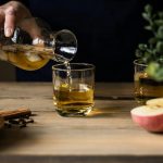 Escanciado de sidra asturiana tradicional