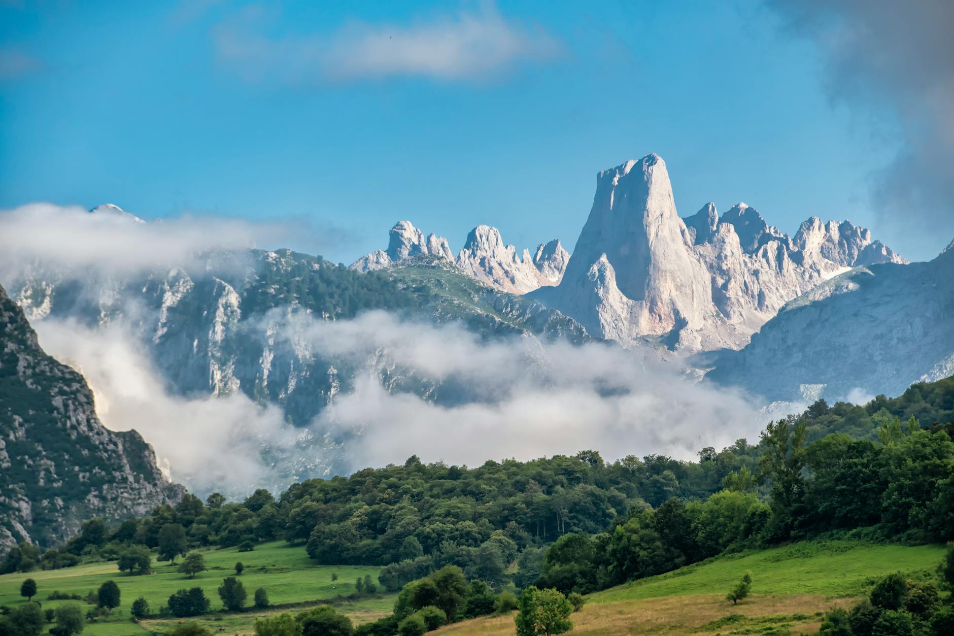 Ruta por los Picos de Europa desde Cantabria: guía completa
