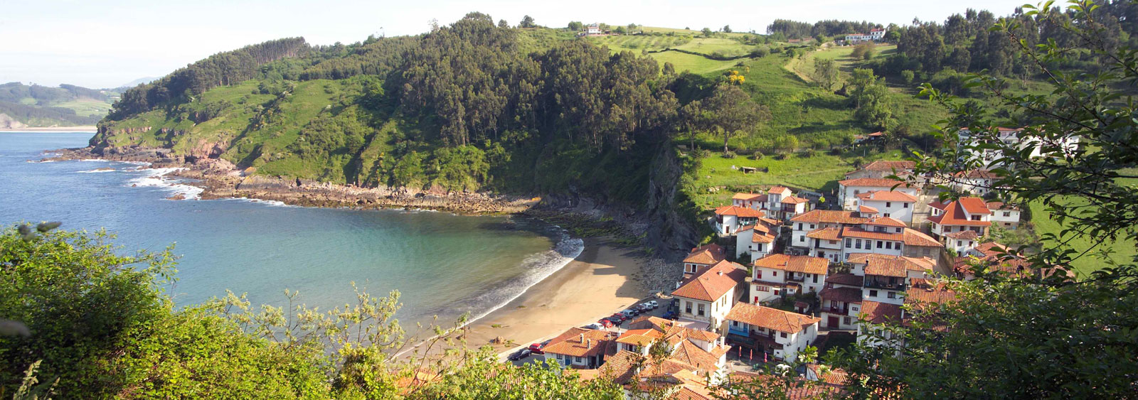 Villaviciosa: el valle asturiano donde la sidra fluye como el agua y los manzanos escriben historias
