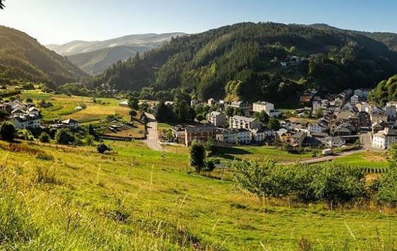 Tineo: el pueblo asturiano donde la montaña esconde minas de oro y leyendas que nadie cuenta