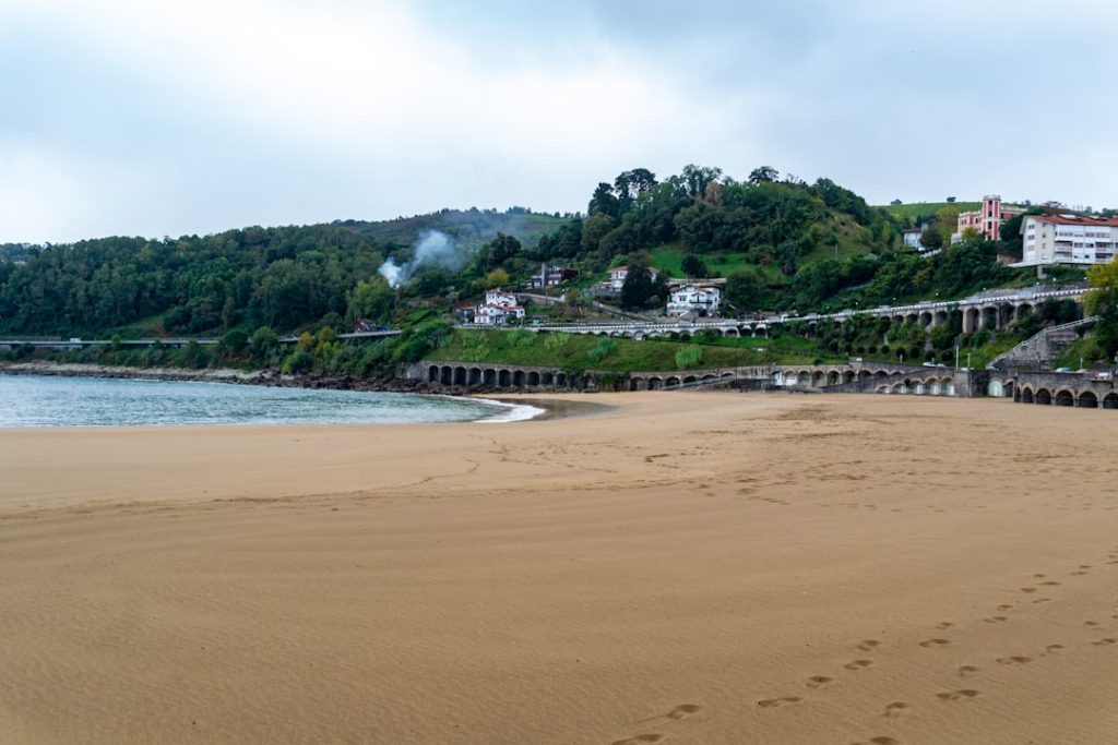 Llanes más allá de las playas: el pueblo asturiano donde los indianos construyeron sus sueños en piedra