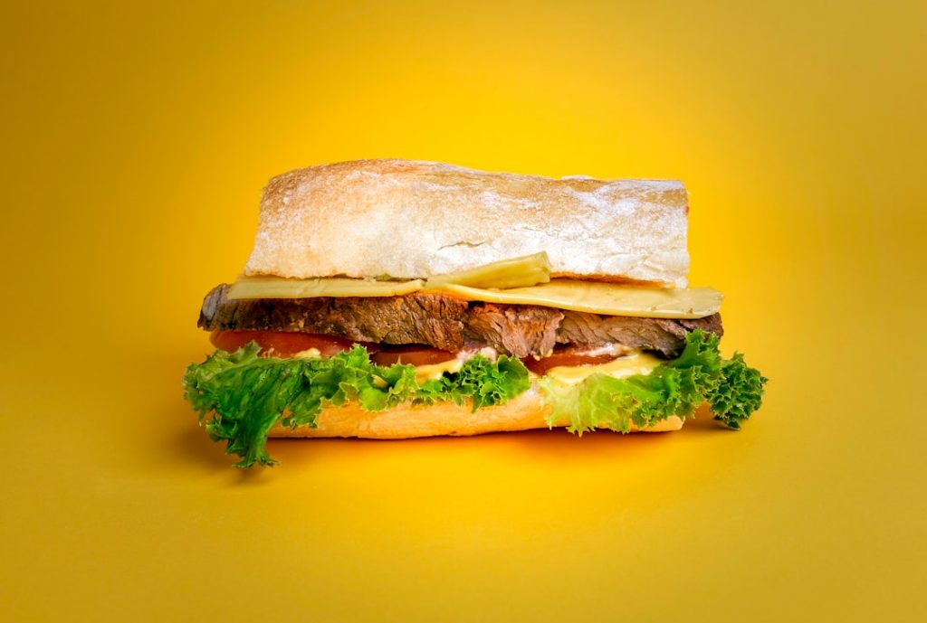 El Cachopo Asturiano: El Sándwich de Carne Rebozada que Aprendí a Cocinar en una Cocina de Montaña